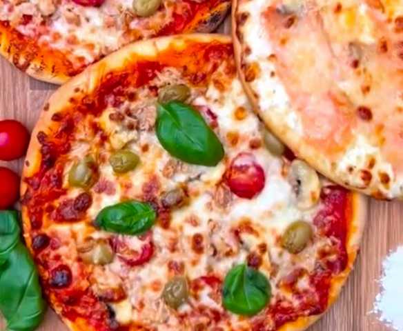 Pâte à pizza et sa sauce tomate
